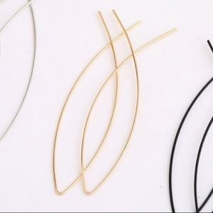 NWOT Gold Tone open hoop oval earrings